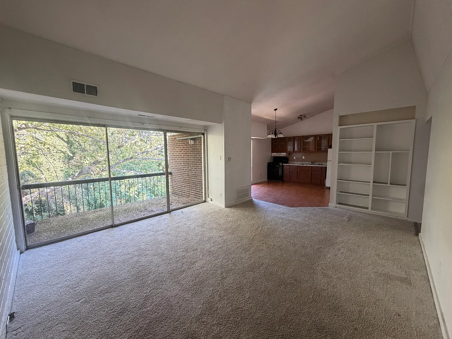 3 bed, 1.5 bath, 1055 sqft, $1,850 — Photo 1