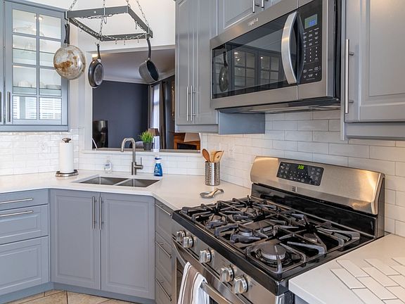 3rd image of 6605 Rockaway Ct