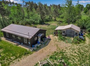 1627 Sturgeon Point Rd, Derby, NY 14047