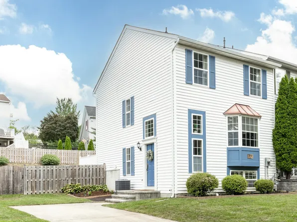 708 Spotters Ct, Hampstead, MD 21074