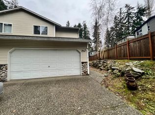 3321 Fender Dr #B, Lynnwood, WA 98087