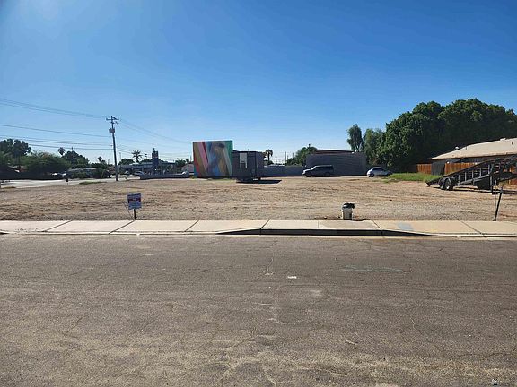 3rd image of 1922 W 8th St