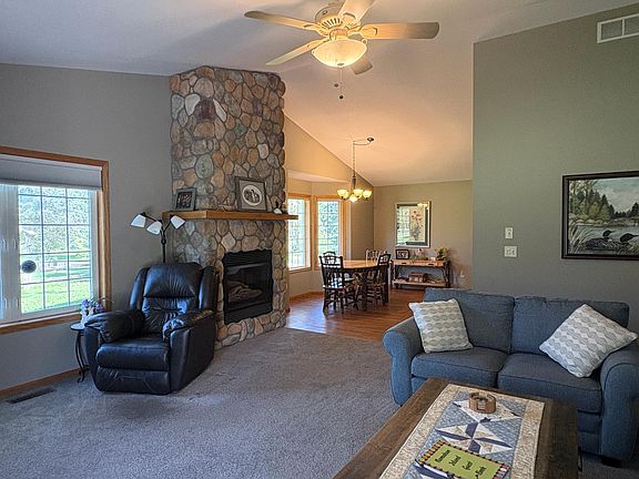 4th image of 4635 Hemlock Ln