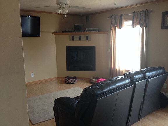 Family Room(15'2"x13'5")