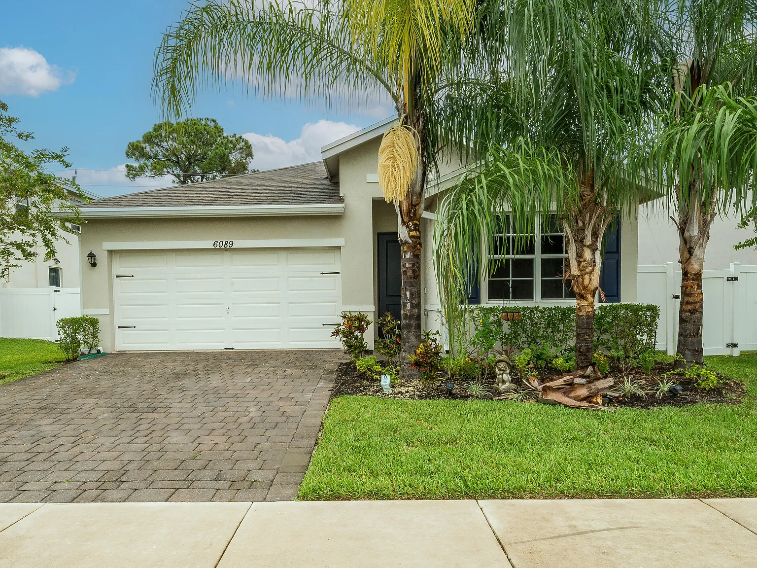 4 bed, 2.0 bath, 1710 sqft, $3,400 — Photo 2