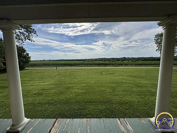 3rd image of 2225 Foxtail Rd