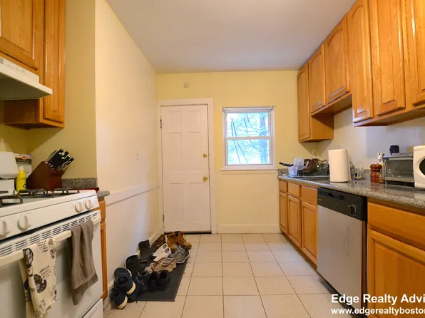 20 Shanley St #R, Brighton, MA 02135