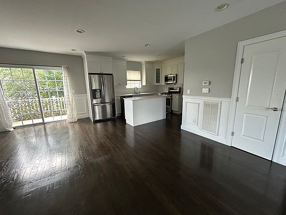 3rd image of 324 Cross St #5