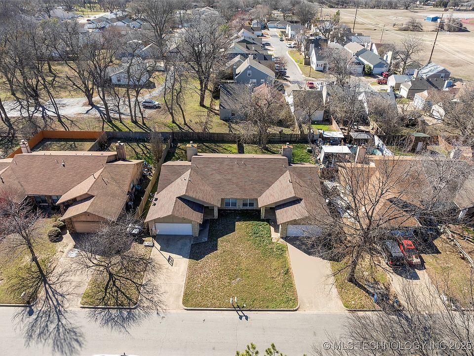 2nd image of 6632 S Utica Pl