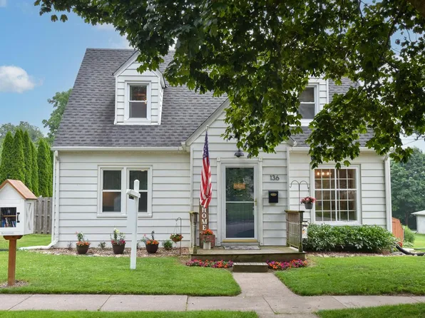 136 South Garfield AVENUE, Port Washington, WI 53074