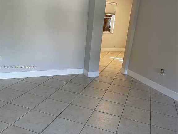 5th image of 125 Edgewater Dr APT 10