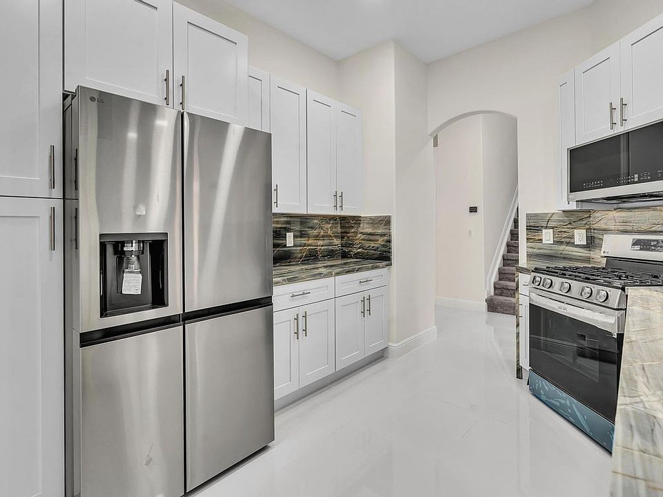 1st image of 36 Monterey Pointe Dr
