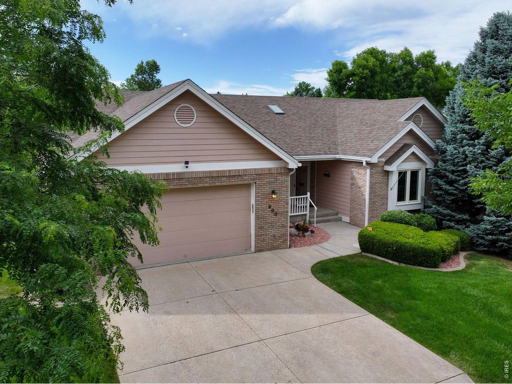 900 Ashford Ln