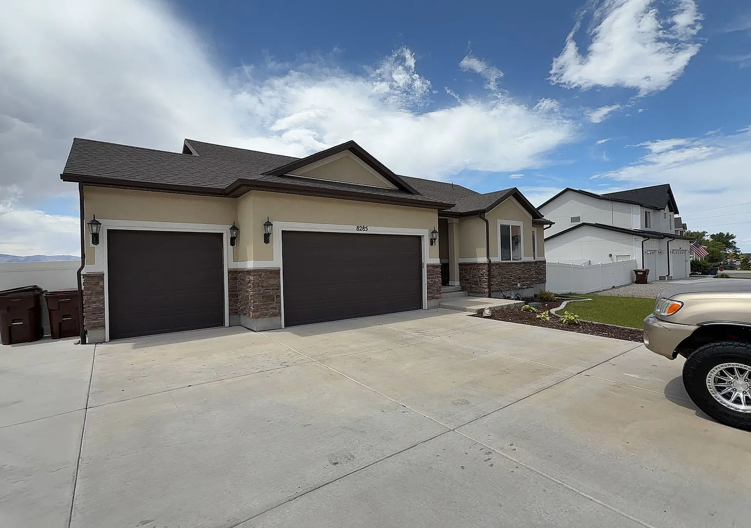 8285 N Lakeshore Drive — Photo 2