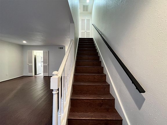 5th image of 9901 Sharpcrest St APT L10