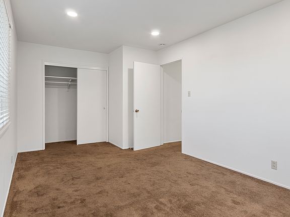 5th image of 2621 Barrett Ave