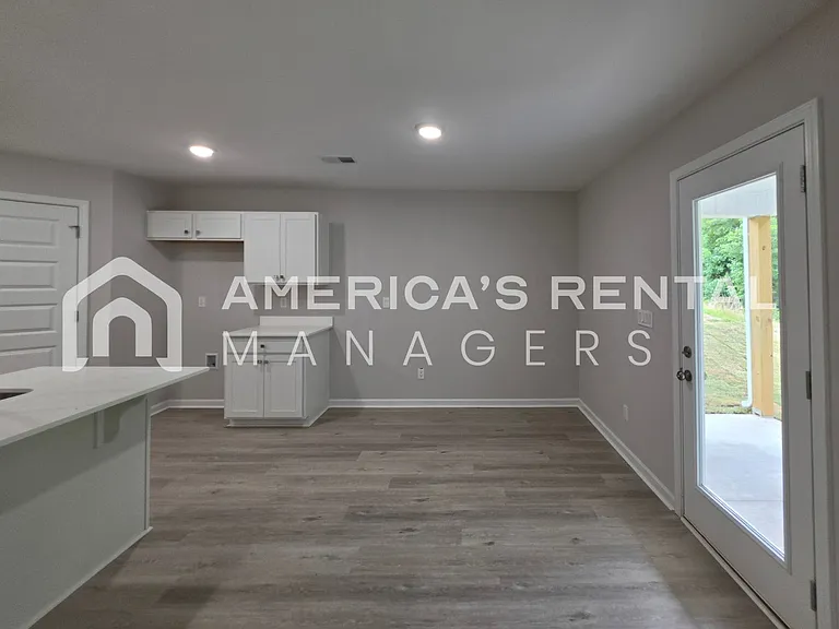 10319 Squires Way — Photo 32