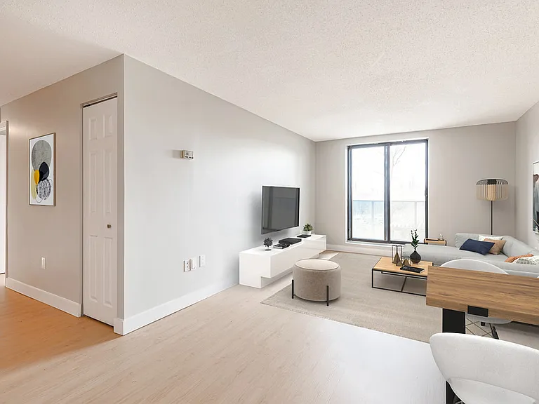 400 Parkside Dr — Photo 6
