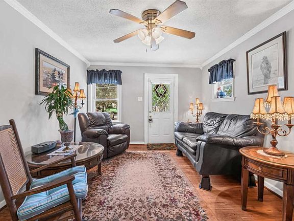 3rd image of 2432 Charlack Ave