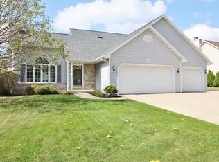 204 Sullivan Ln, De Pere, WI 54115
