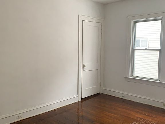 3rd image of 13492 Clifton Blvd #1