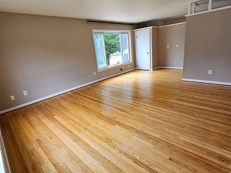 31400 Lyons Cir W — Photo 3