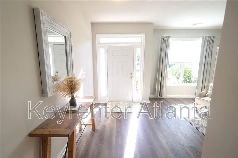 4 bed, 2.5 bath, 2404 sqft, $2,560 — Photo 3