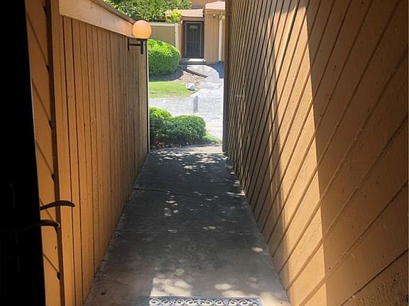 4th image of 851 Lake Hollow Blvd SW