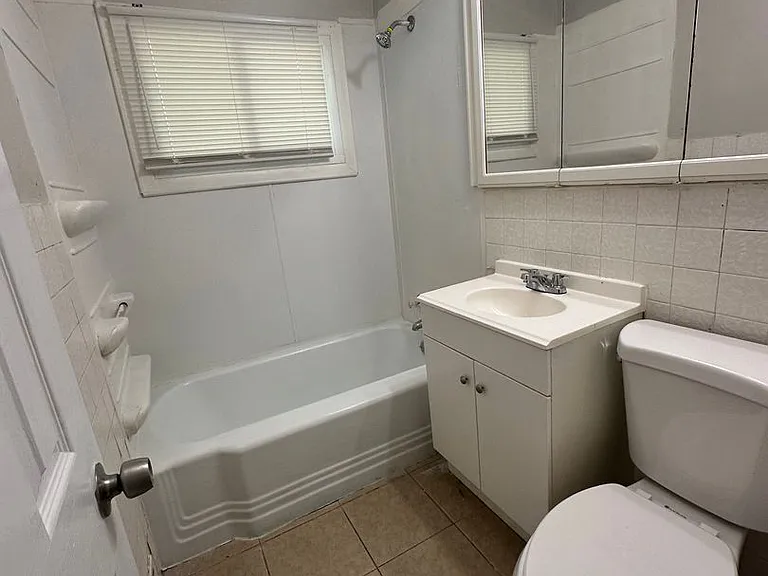 11302 Corrington Ave — Photo 8