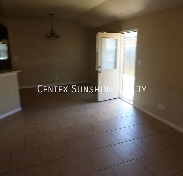1200 Loyal Ln #1200-B — Photo 3
