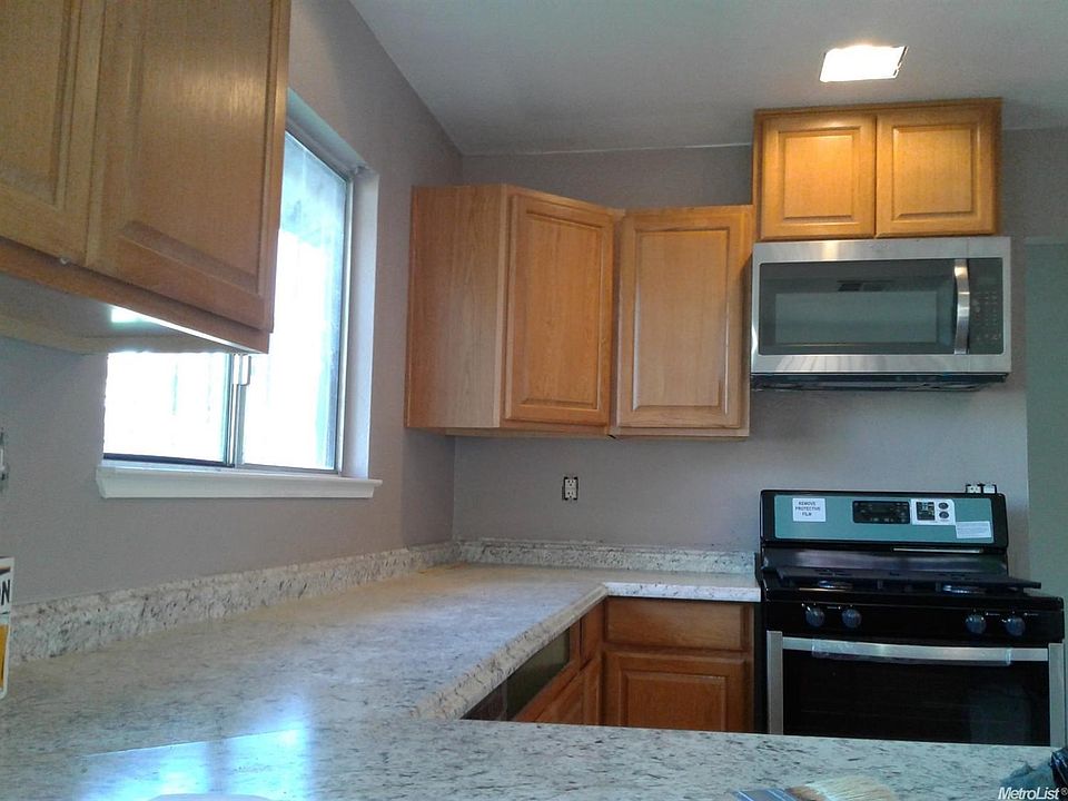 2nd image of 32 E Ponce De Leon Ave