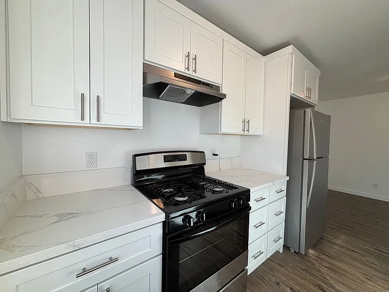 1163 Winchester Ave — Photo 11