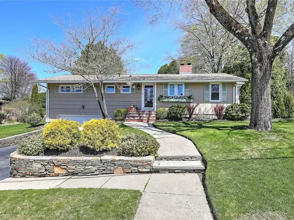 32 Church Hill Dr, Cranston, RI 02920