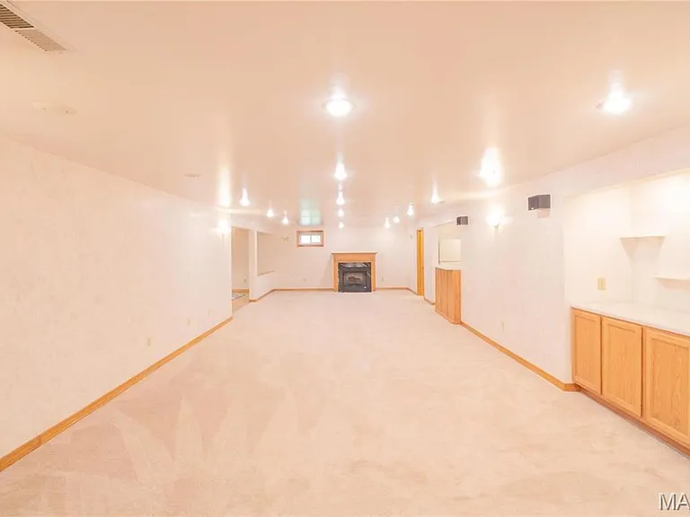 395 Statesman Ct — Photo 24