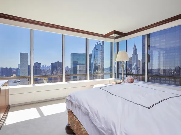 870 United Nations Plaza image 10 of 19