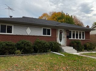 1913 Bonita Ave, Mount Prospect, IL 60056
