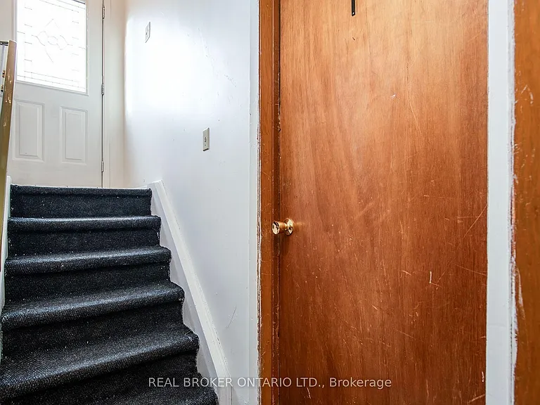 374 Southill Dr — Photo 4