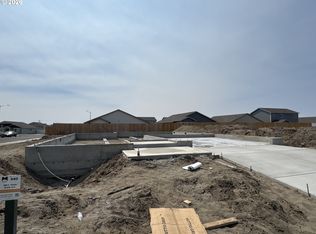896 E Maple Brook Ave, Hermiston, OR 97838