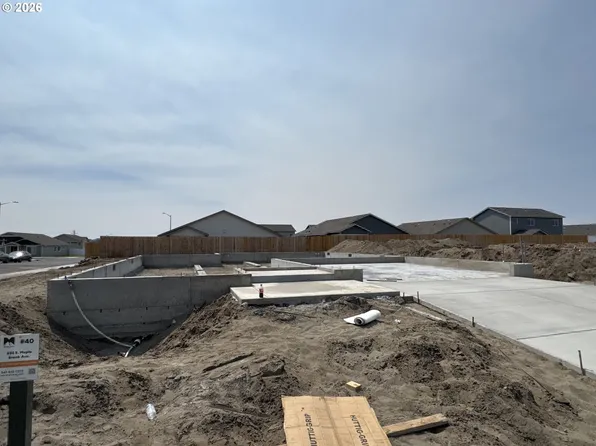 896 E Maple Brook Ave, Hermiston, OR 97838