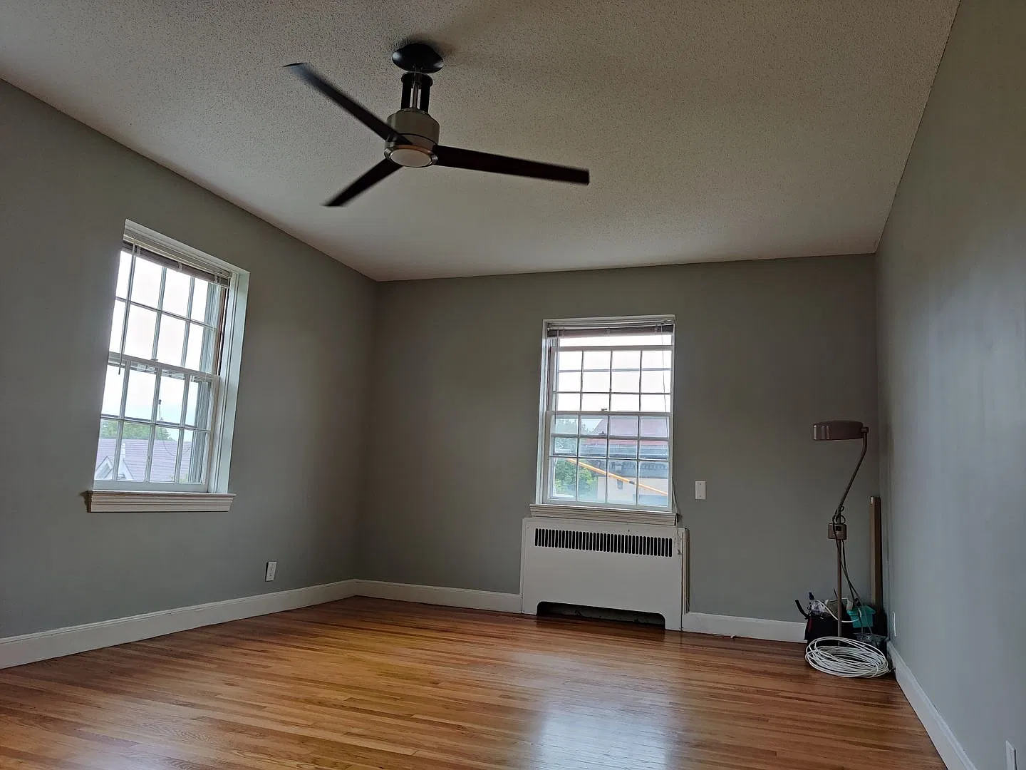 No Brokers Fee, In-Unit Washer and Dryer, Heat, Hot Water Included, Parking is Available. — Photo 4