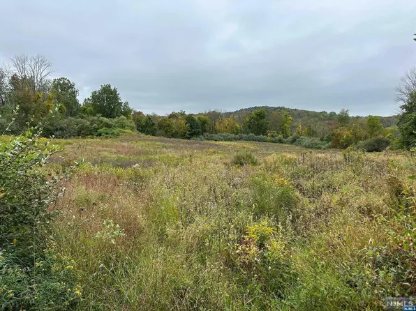 46 Asbury Rd, Hackettstown, NJ 07840