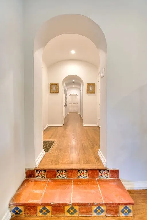 Arnaz Dr, Beverly Hills — Photo 4