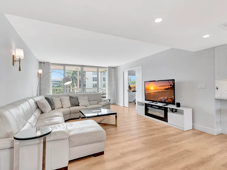 1 Harbourside Dr #4502 — Photo 15
