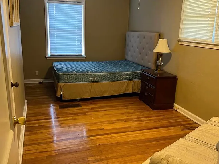 225 N Park Dr — Photo 24