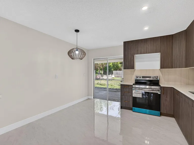 3943 Roan Ct W — Photo 10