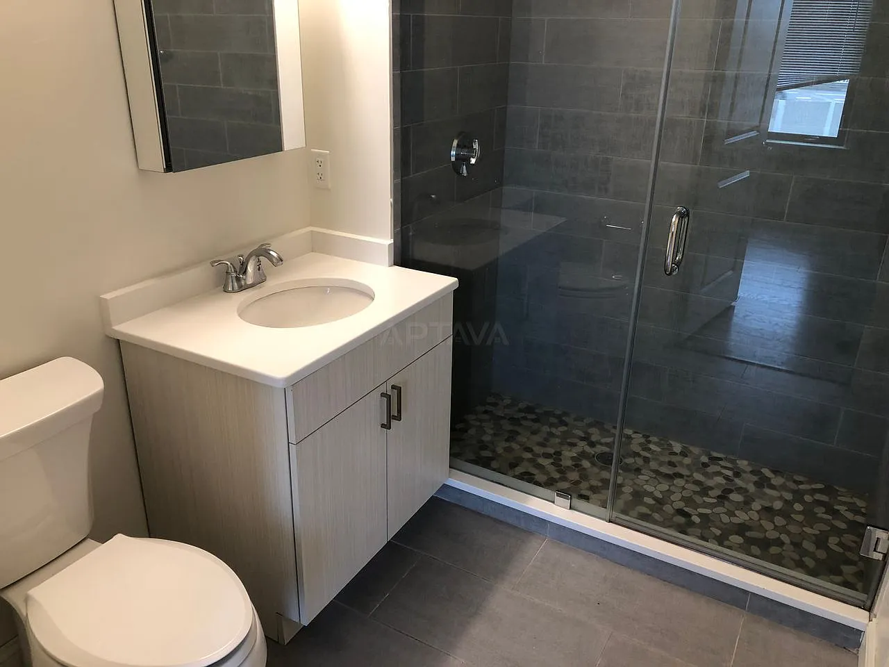 3 bed, $5,000 — Photo 2