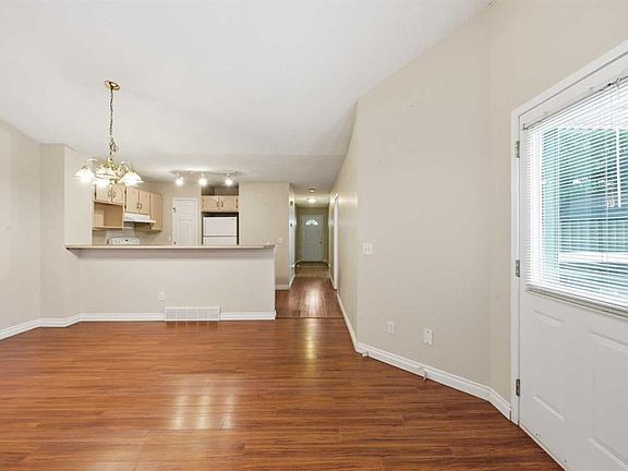 4th image of 25 E Tararidge Cir NE