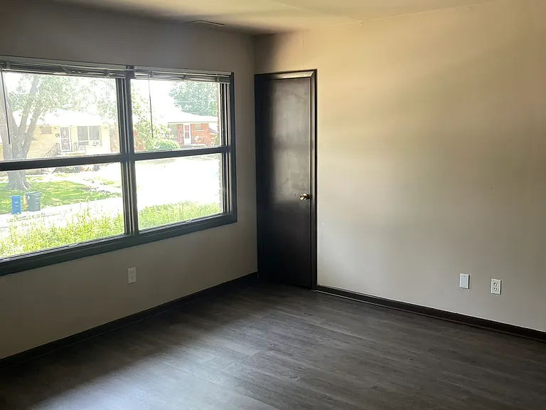 812 N Gladstone Ave #C — Photo 2