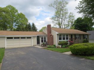 9 Valley View Dr, Smithfield, RI 02828