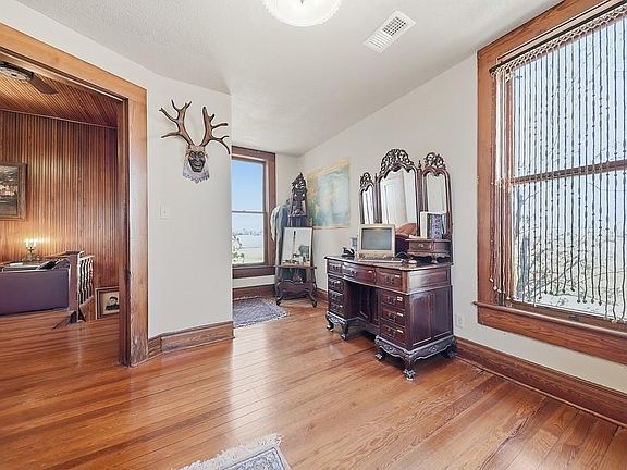 2nd image of 1 Bednar Ln